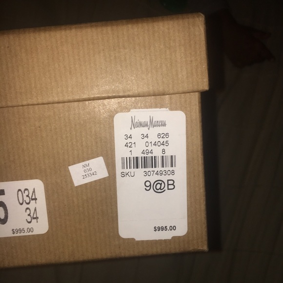 Red Bottoms - Picture 4 of 5